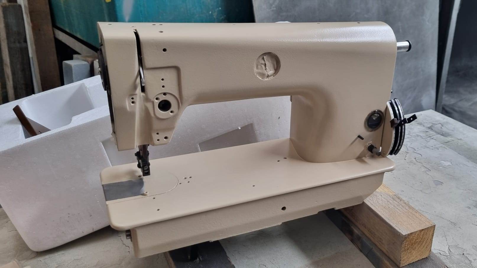 Verniciatura Tognotti: Verniciatura industriale a Gallarate - Macchina da cucire vintage: lavorazione terminata