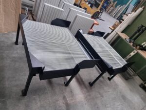 Verniciatura Tognotti: Verniciatura industriale a Gallarate - Tavoli/banchetti protetti e verniciati