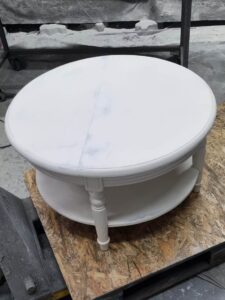 Verniciatura Tognotti: Verniciatura industriale a Gallarate - Tavolino di legno da riverniciare