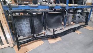 Verniciatura Tognotti: Verniciatura industriale a Gallarate - telaio jeap verniciato a polvere con fondo e finitura Ral 9005