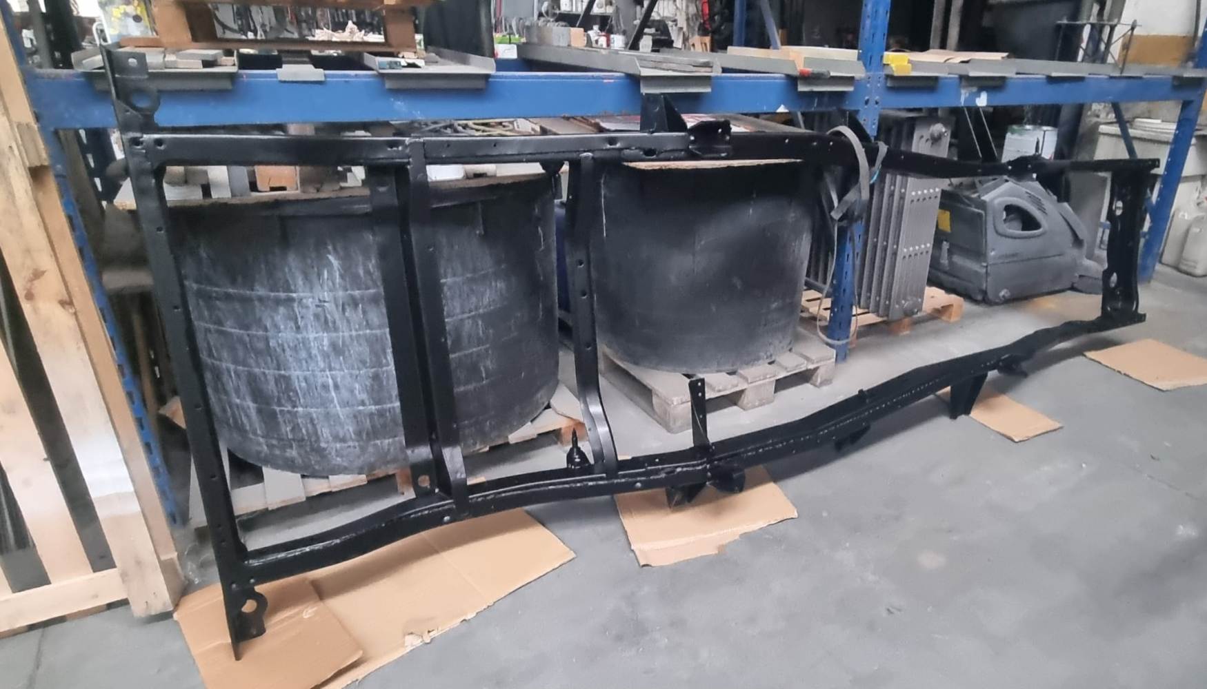 Verniciatura Tognotti: Verniciatura industriale a Gallarate - telaio jeap verniciato a polvere con fondo e finitura Ral 9005