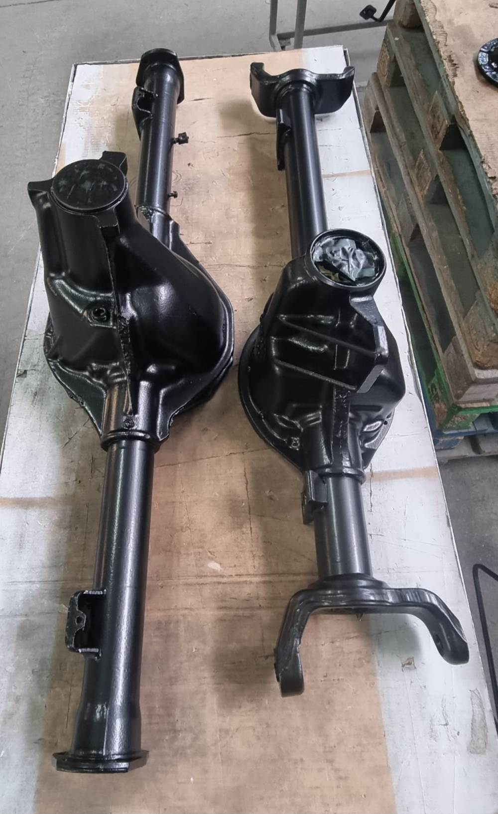 Verniciatura Tognotti: Verniciatura industriale a Gallarate - Parti in metallo di un'automobile: dipinte