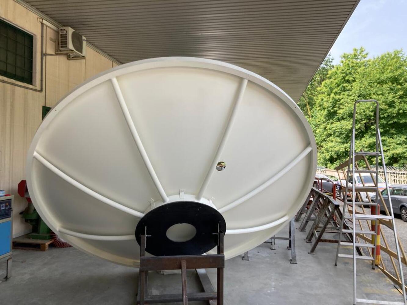 Verniciatura Tognotti: Verniciatura industriale a Gallarate - Parabola inox verniciata