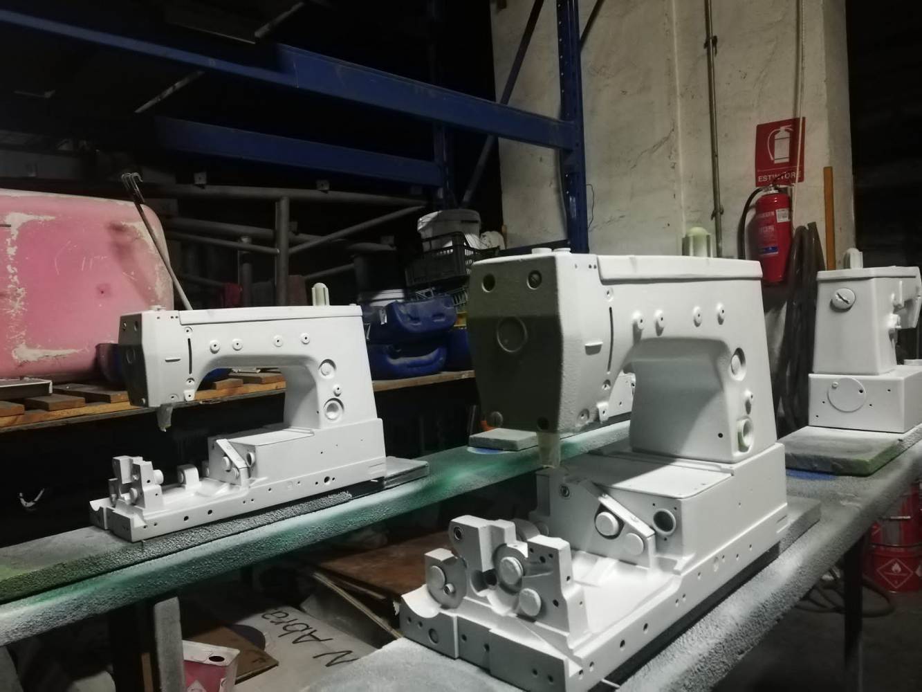 Verniciatura Tognotti: Verniciatura industriale a Gallarate - Macchine da cucire riverniciate a nuovo