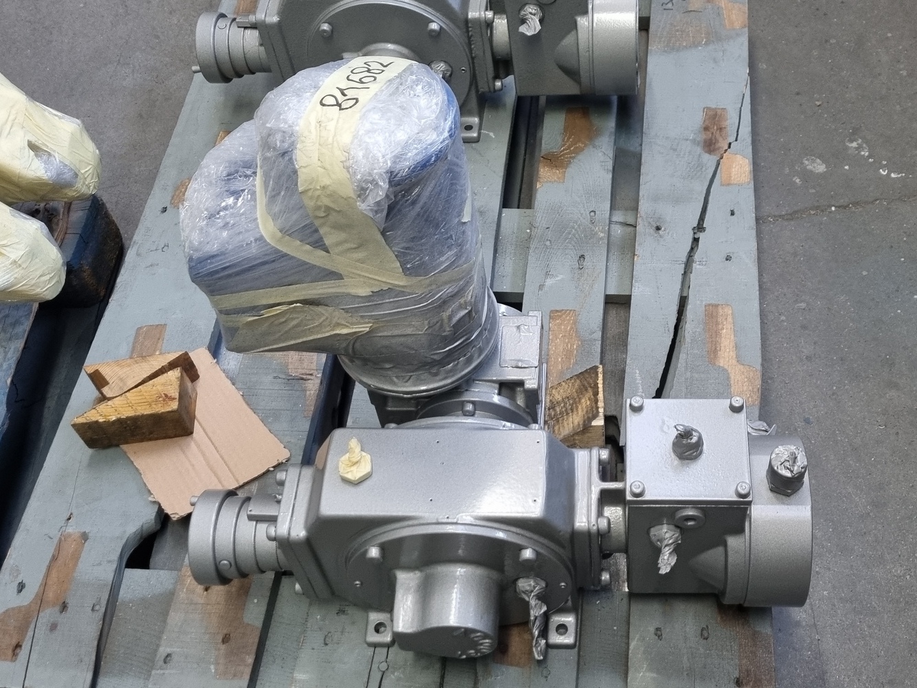 Verniciatura Tognotti: Verniciatura industriale a Gallarate - Pompe impianti petroliferi