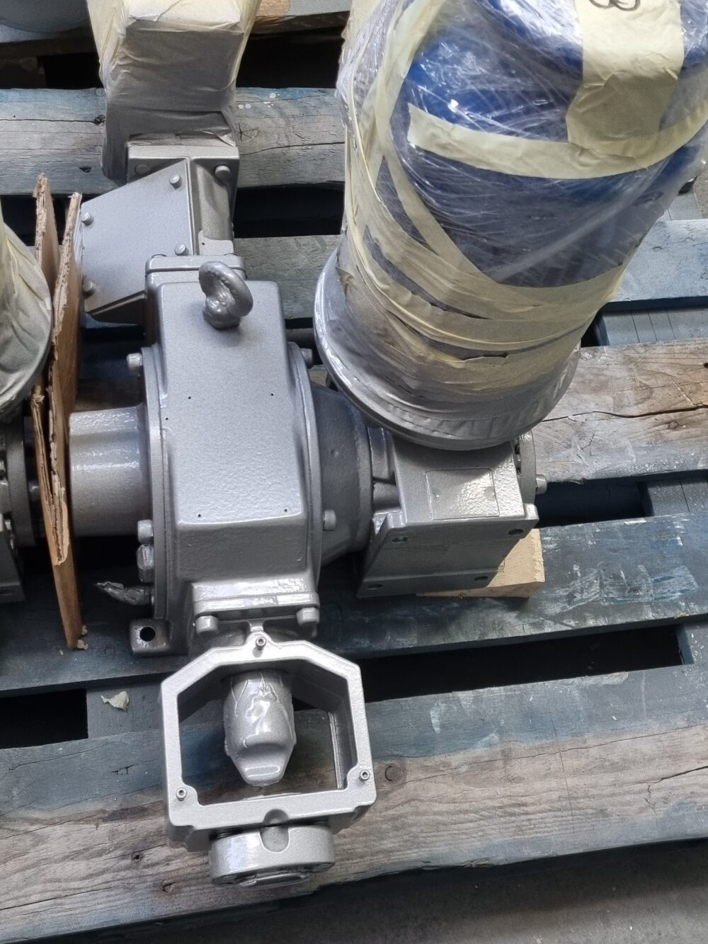 Verniciatura Tognotti: Verniciatura industriale a Gallarate - Pompa per impianto petrolifero