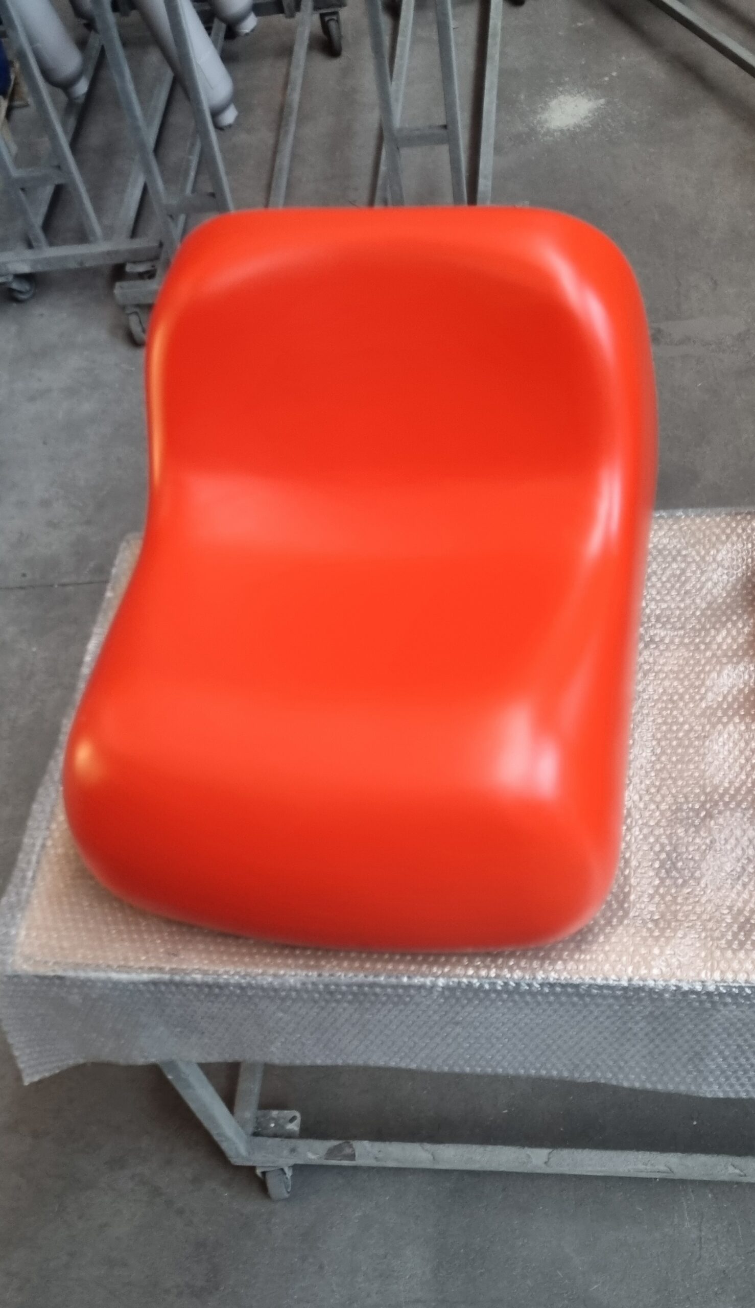 Verniciatura Tognotti: Verniciatura industriale a Gallarate - Sedile di design per privato verniciato