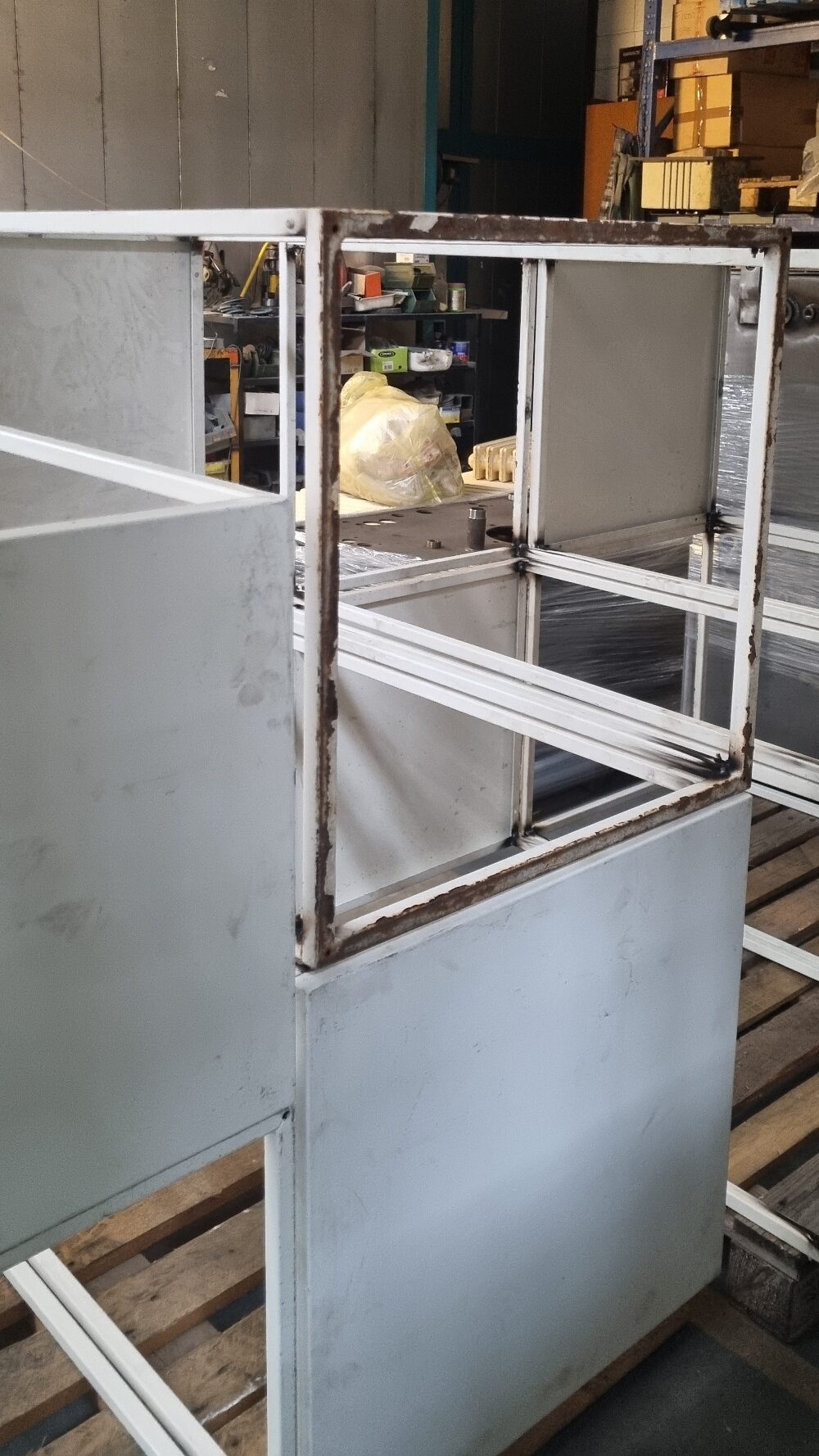 Verniciatura Tognotti: Verniciatura industriale a Gallarate - Cabina metallica