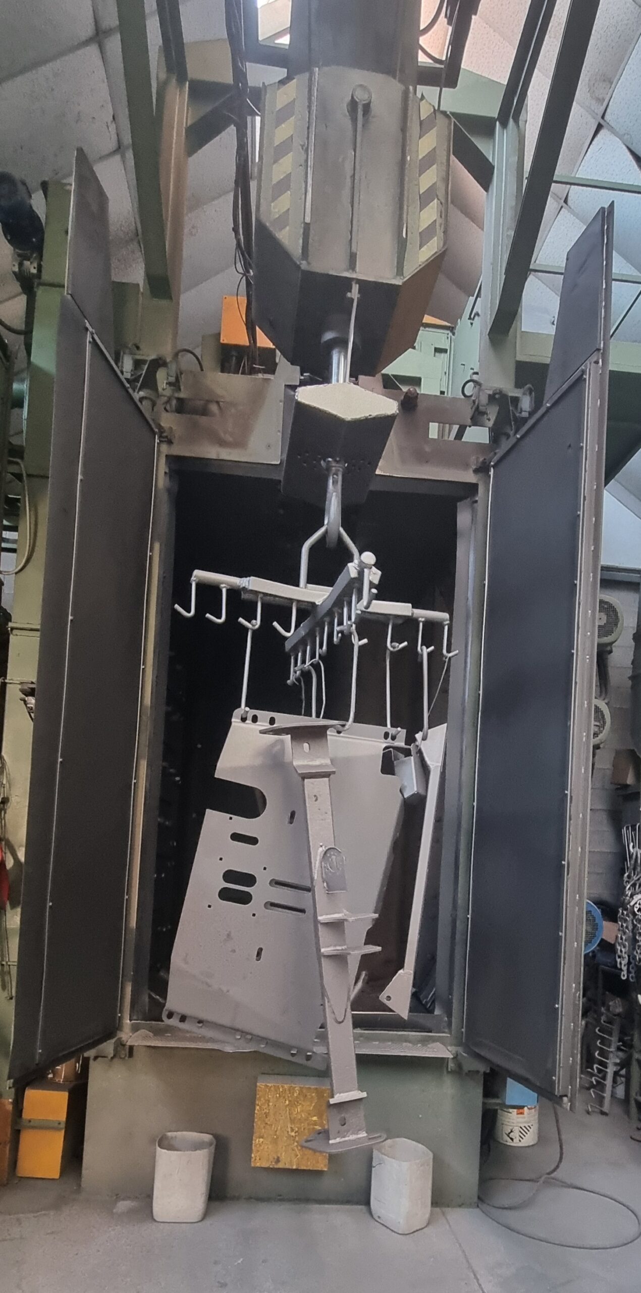 Verniciatura industriale a Gallarate - Sabbiatrice automatica a Gallarate